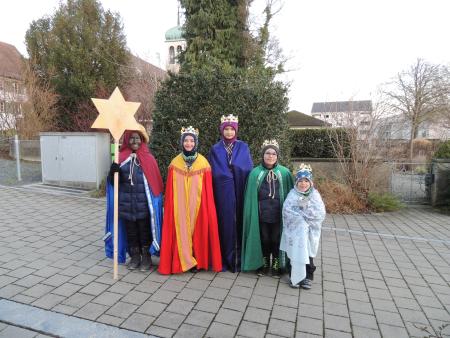 Segnungsfeier des 3-Königswasser und der Sternsinger
