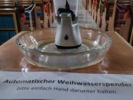 Weihwasser-Spender